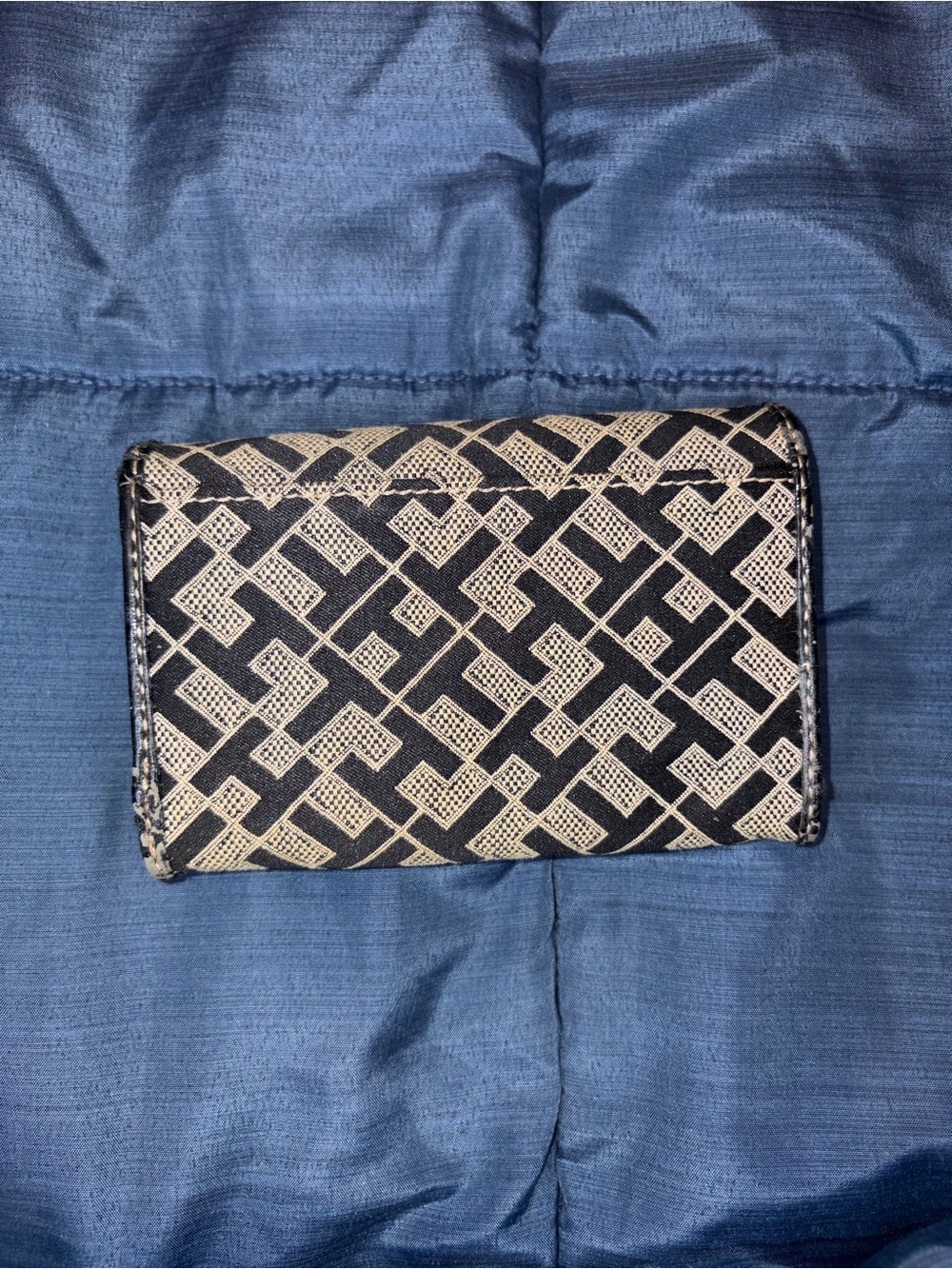 Tommy Hilfiger Black & Tan Monogram Print Snap Wallet Coin Purse - Picture 2 of 7